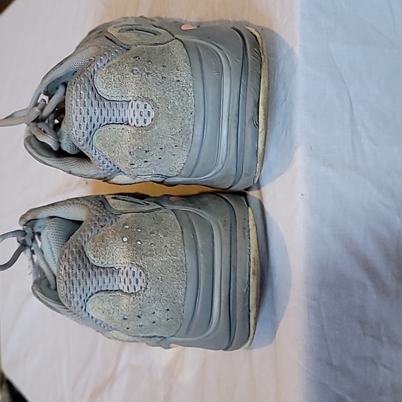 Yeezy sneakers - Picture 2 of 5